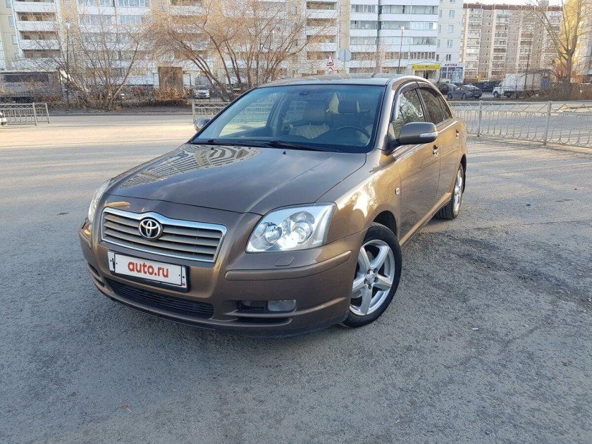 Авенсис 2004 года