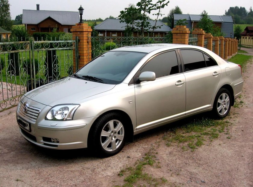 Тойота Avensis 2004