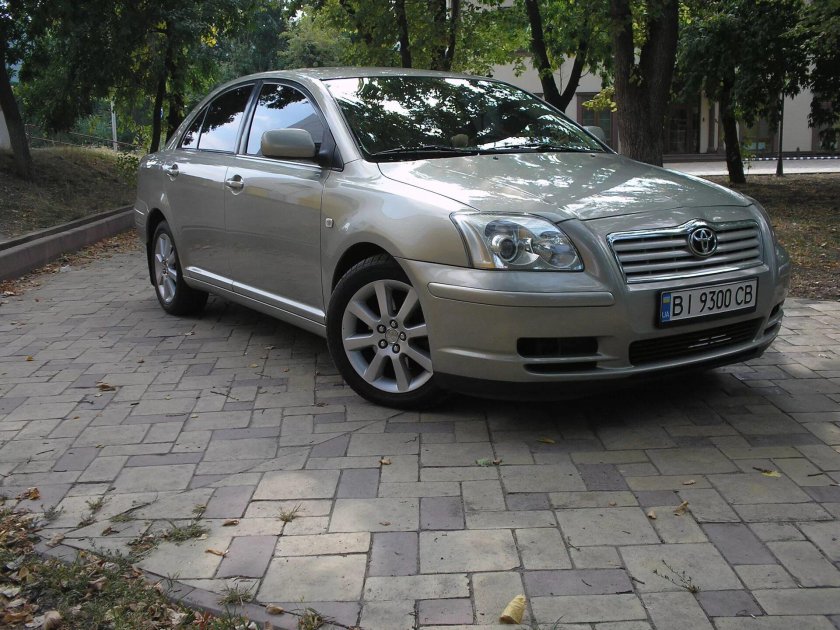 Авенсис 2004 года зеленый