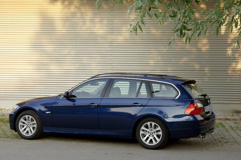 БМВ универсал 325i