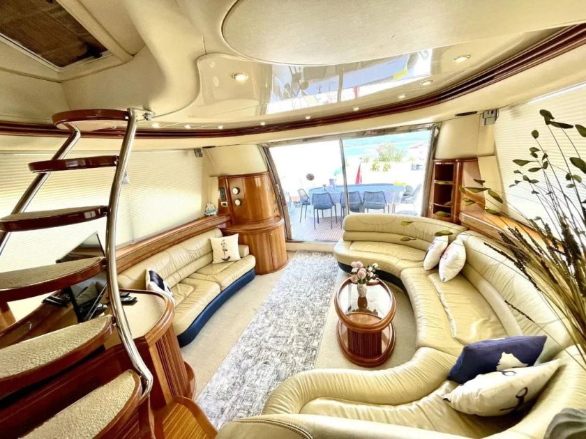 Азимут 68 яхта