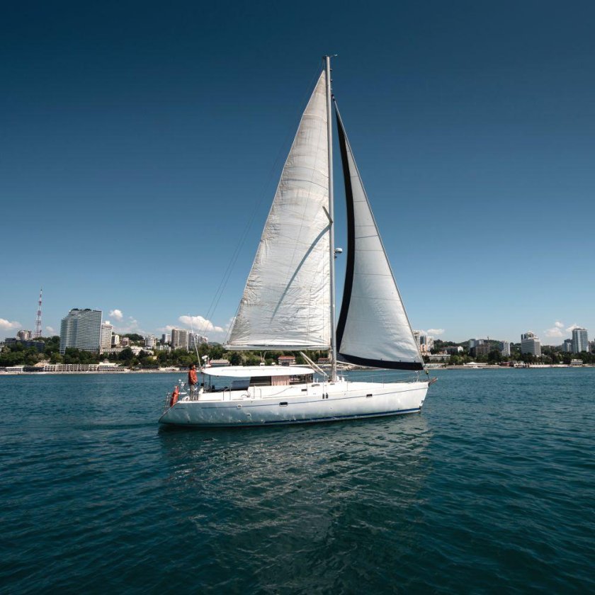 Яхта Dufour Atoll 43