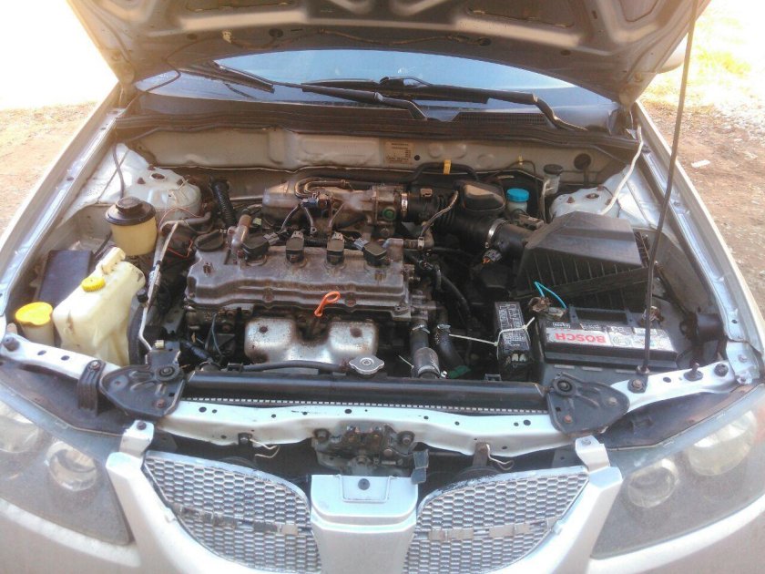 Nissan Almera n16 подкапотное