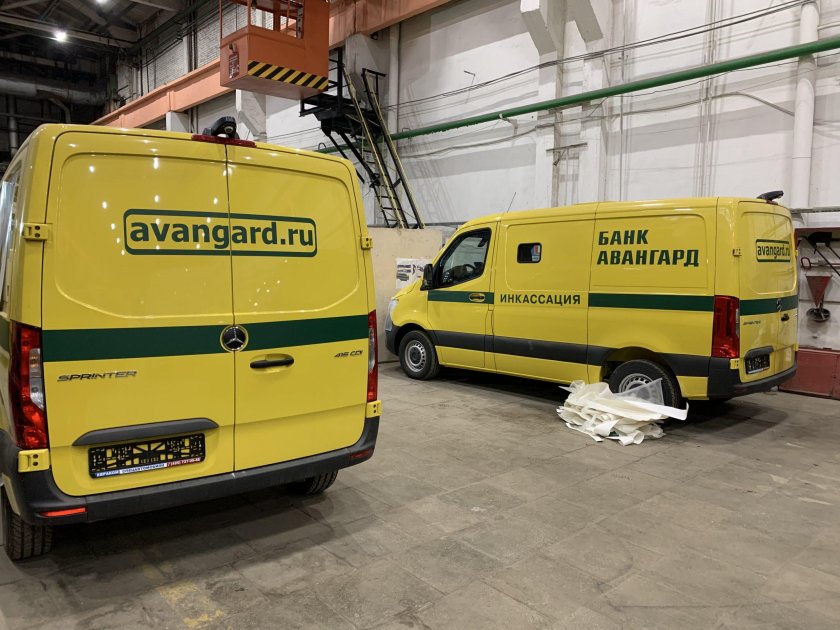 Спецтранспорт инкассаторская машина