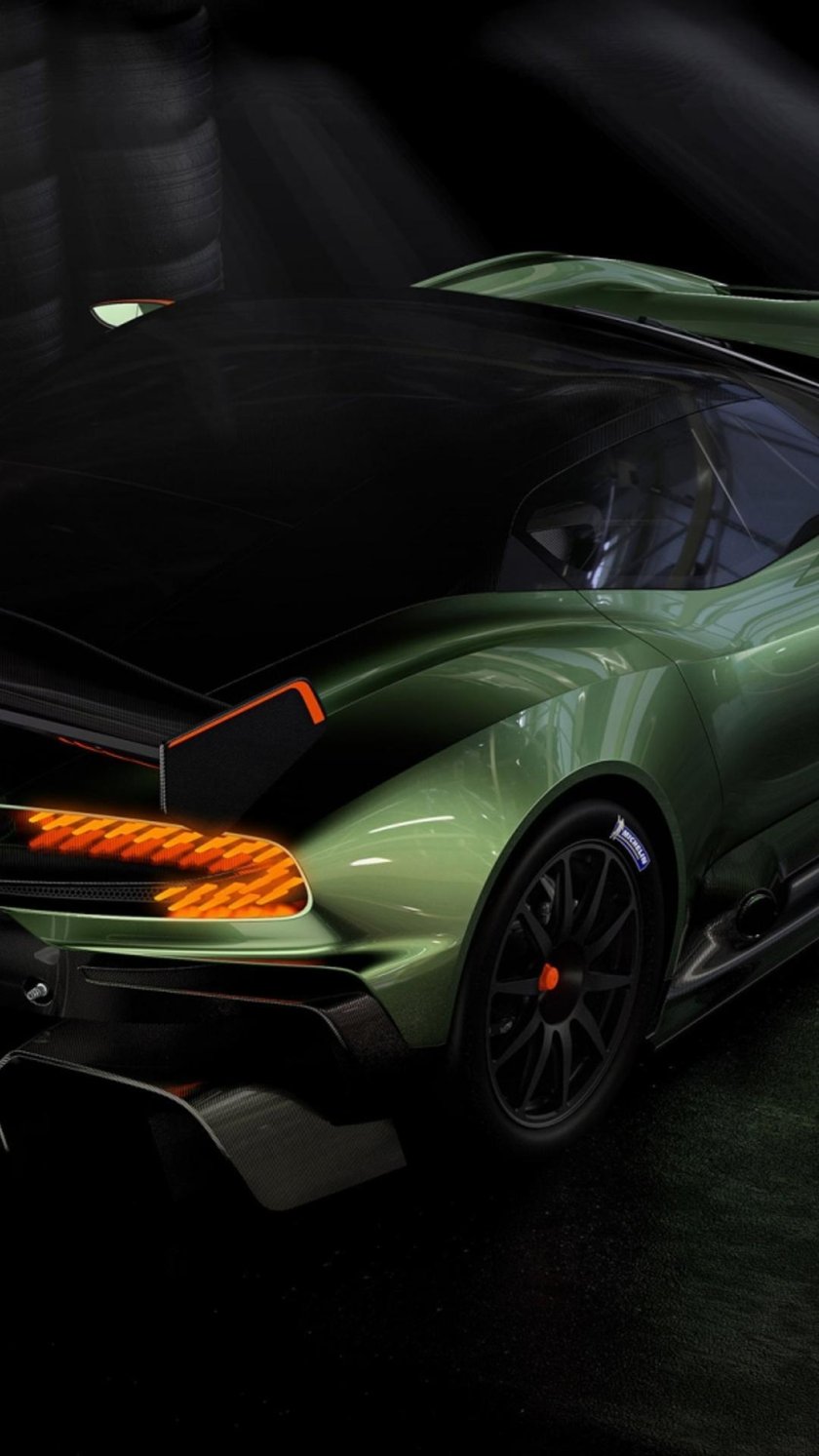Машина Aston Martin Vulcan