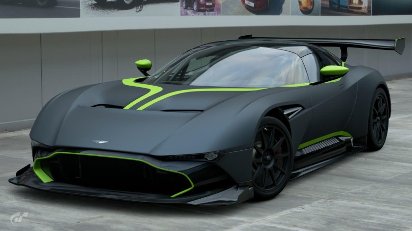 Машина Aston Martin Vulcan