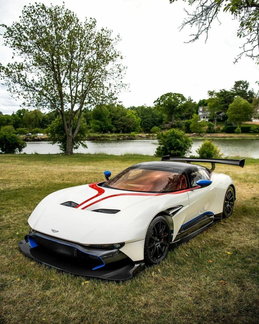 Aston martin vulcan