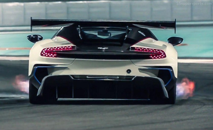Машина Aston Martin Vulcan