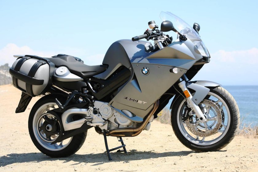 Мотоцикл БМВ ф800ст