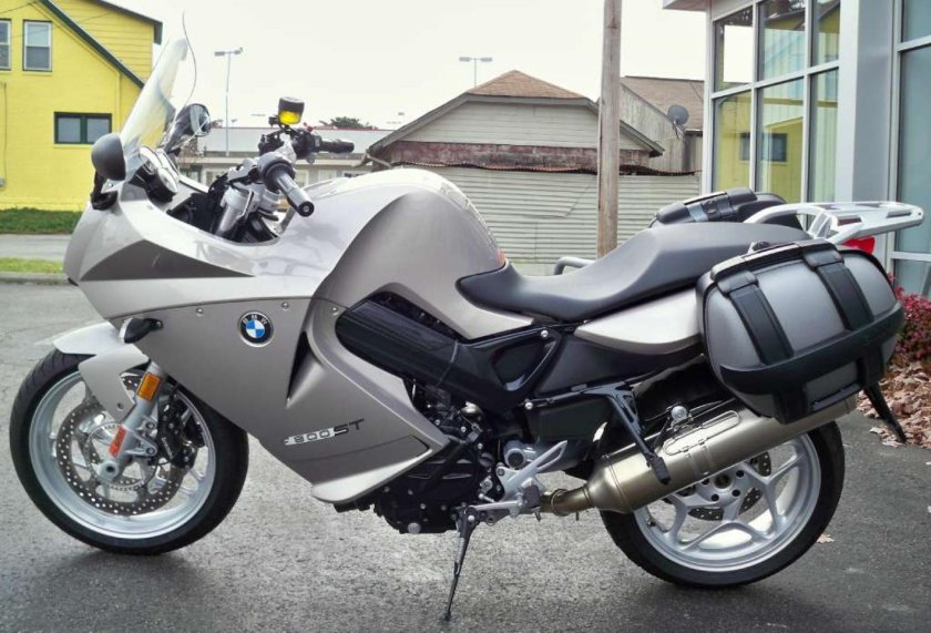 BMW f800st