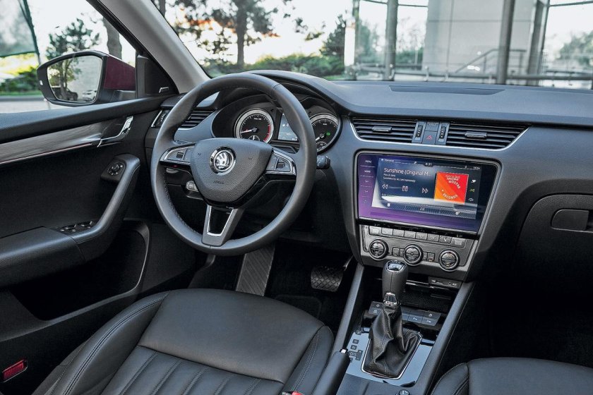 Шкода Октавия 2017 года салон