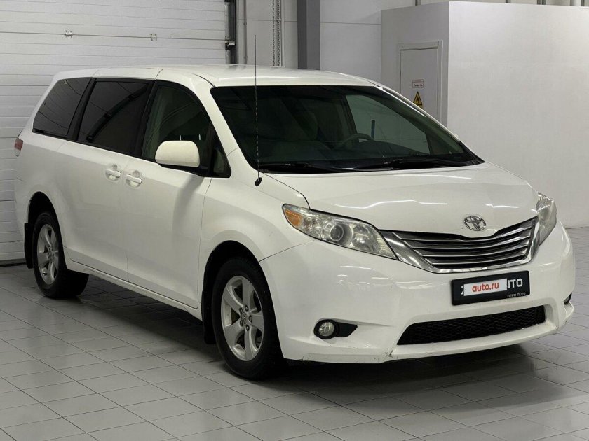 Тойота сиенна 2011 года
