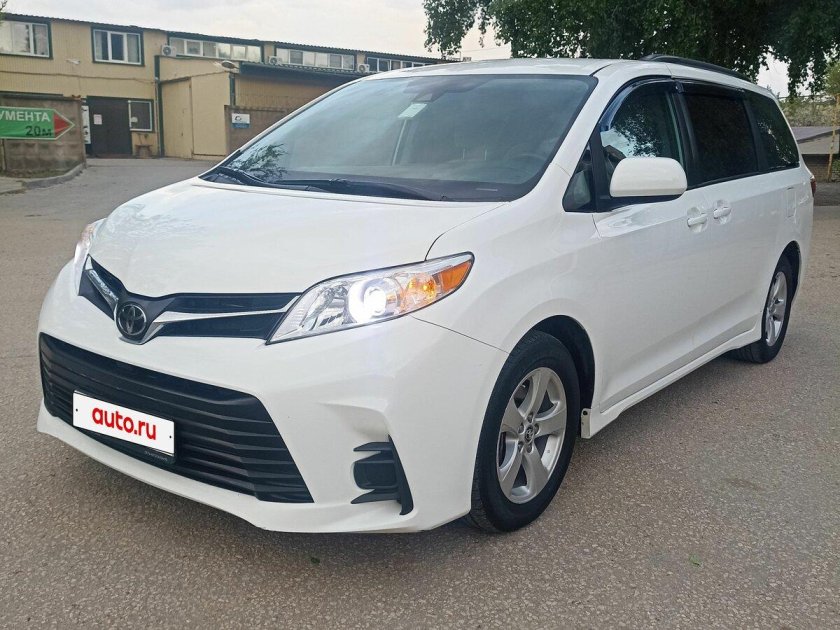 Тойота сиенна 2019