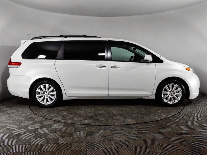 Toyota sienna 2011