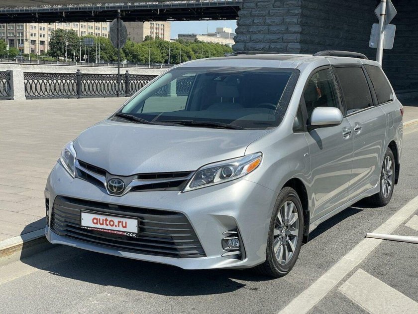 Тойота Сиенна купить бу в России