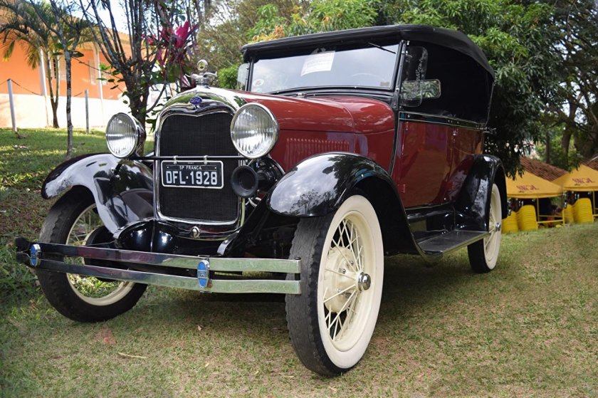 Трекер в машине картинка