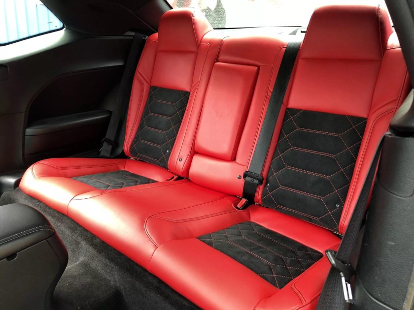 Додж Челленджер салон