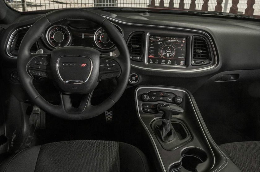 Dodge Challenger 2015 салон