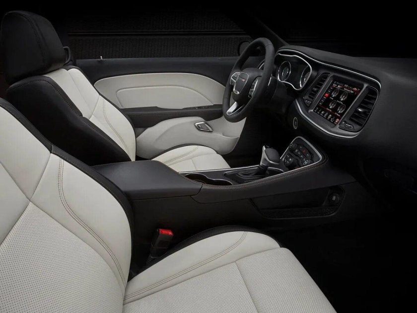 Dodge Challenger 2015 салон