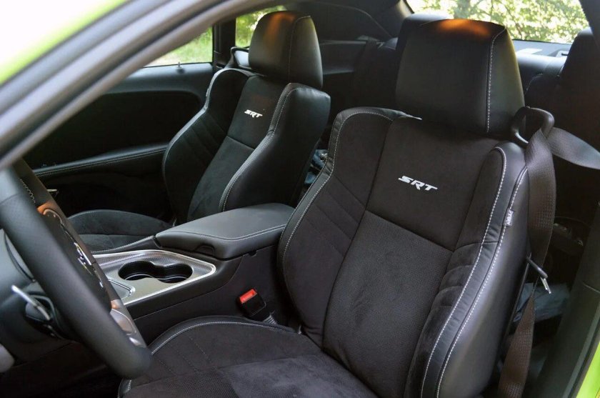 Сиденья dodge Challenger