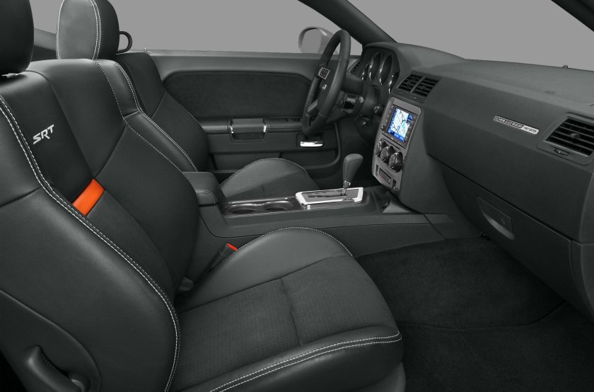 Dodge Challenger srt8 салон
