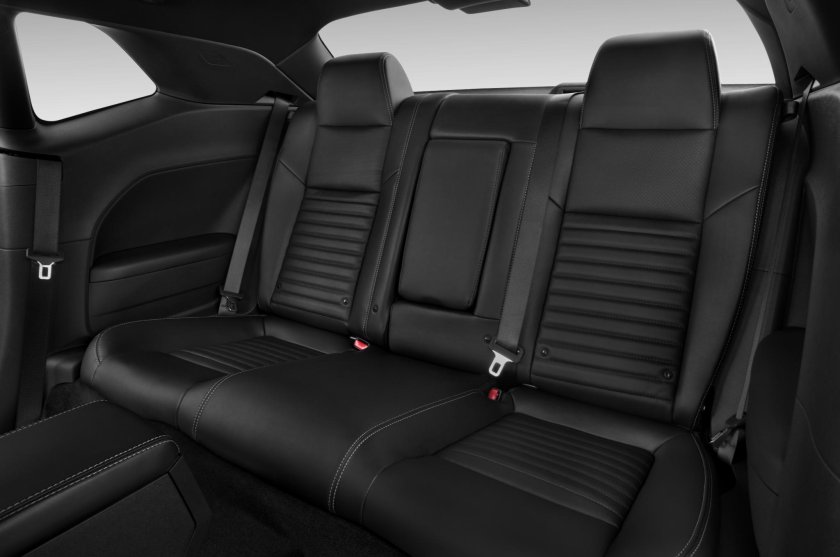 Dodge Challenger 2021 салон