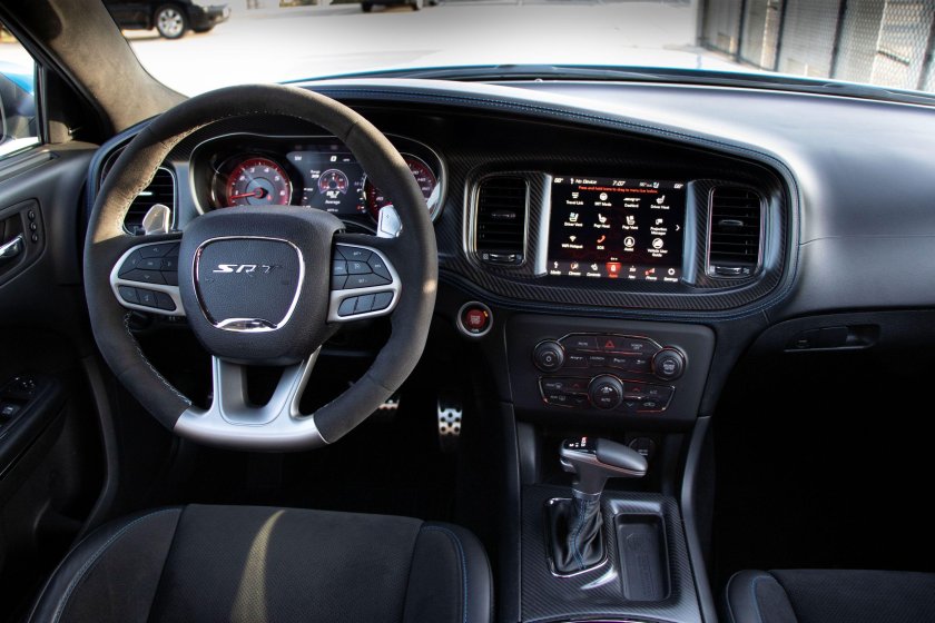 Dodge Charger 2015 салон