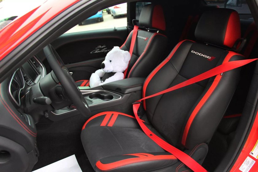 Додж Челленджер салон перешитый