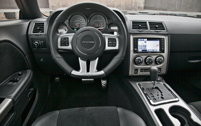 Dodge Challenger 2008 салон