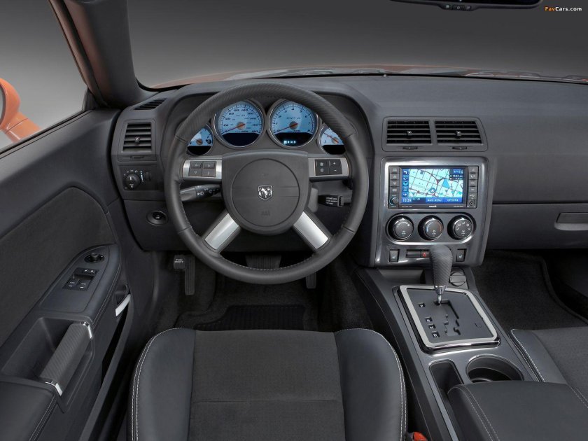 Додж Челленджер 2005 салон