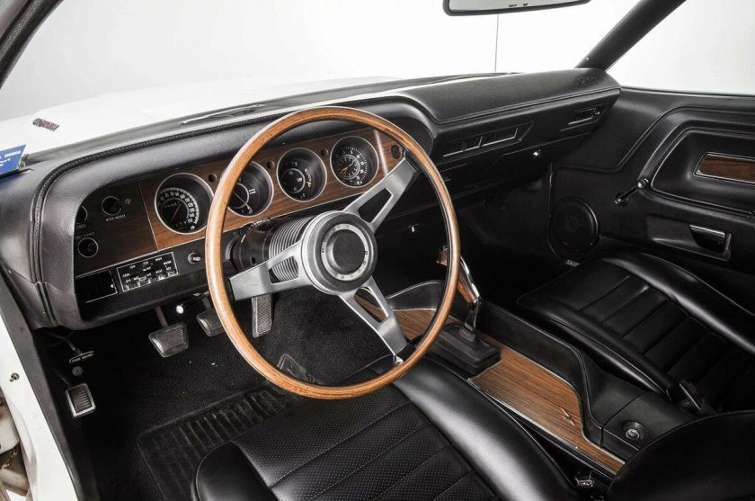 Додж Челленджер 1969 салон