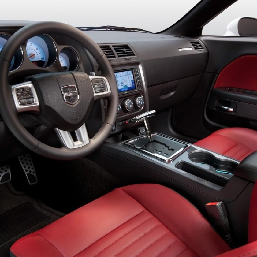 Dodge Challenger 2021 салон