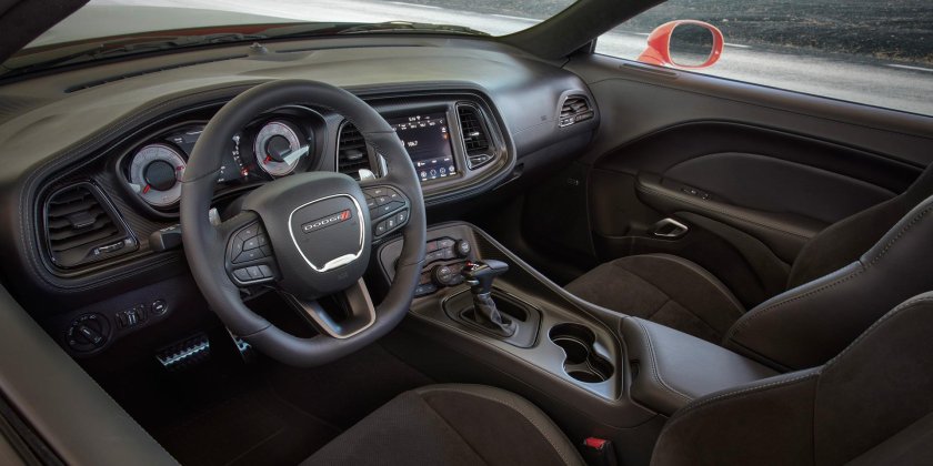 Dodge challenger 2021 салон