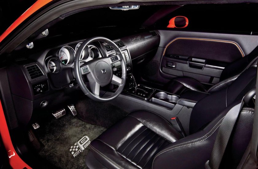 Dodge Challenger 2015 салон