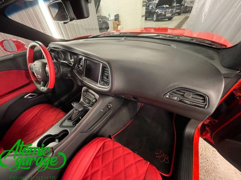 Dodge challenger салон