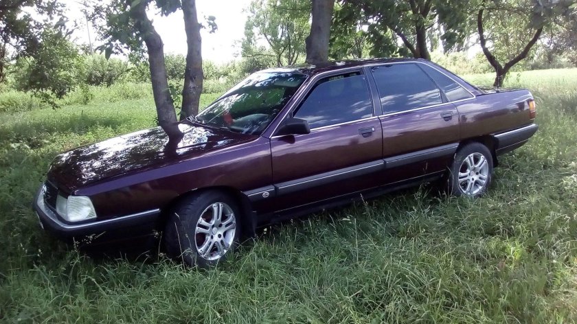 Ауди 100 с3 Вишневая