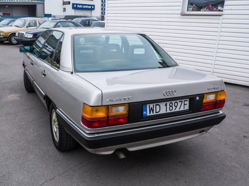 Audi 100 c3