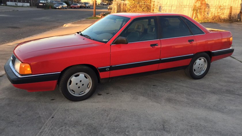 Ауди 100 с3 красная