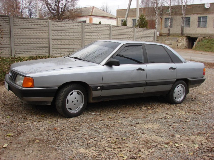 Audi 100 сигара