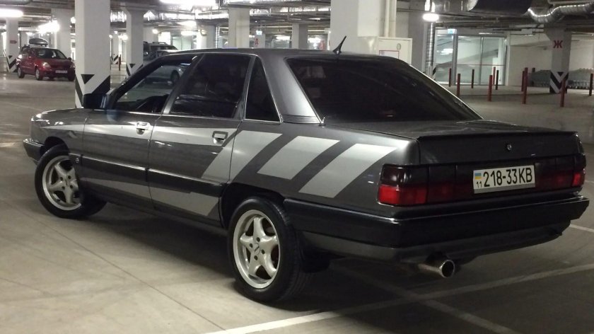 Ауди 100 с3 черная