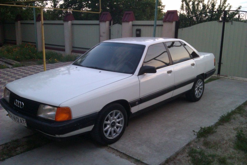 Ауди 100 с3 белая