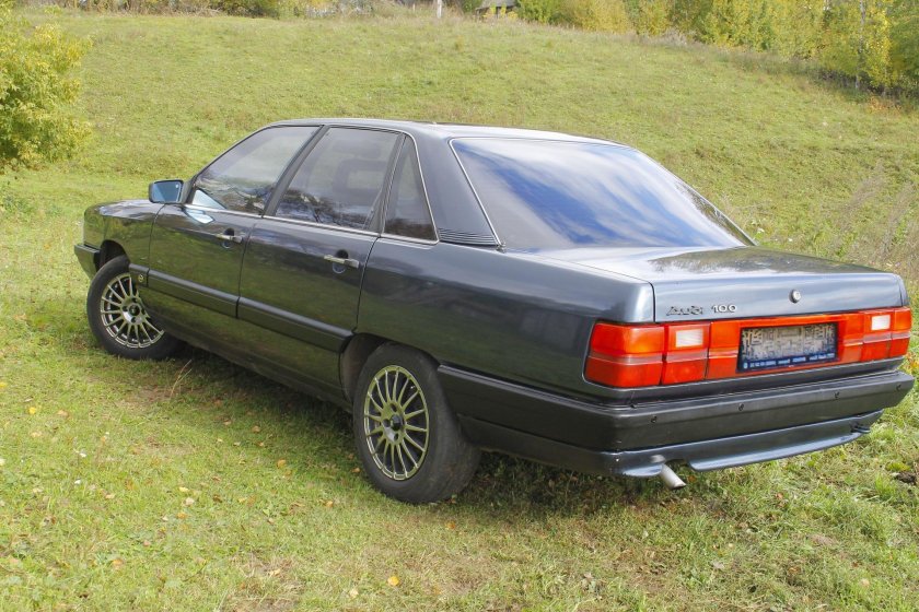 Audi 100 c3