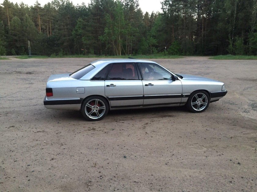 Audi 100 сигара