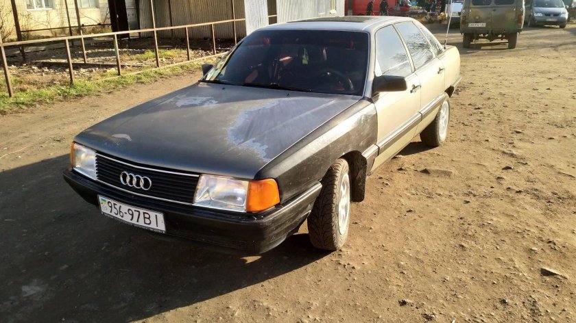 Audi 100 сигара
