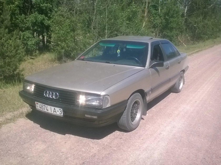 Audi 100 сигара