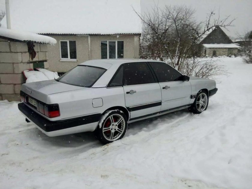 Ауди 100 сигара белая