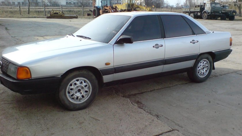 Ауди 100 2.2 сигара