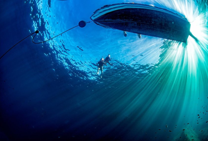 Корабль вид из под воды