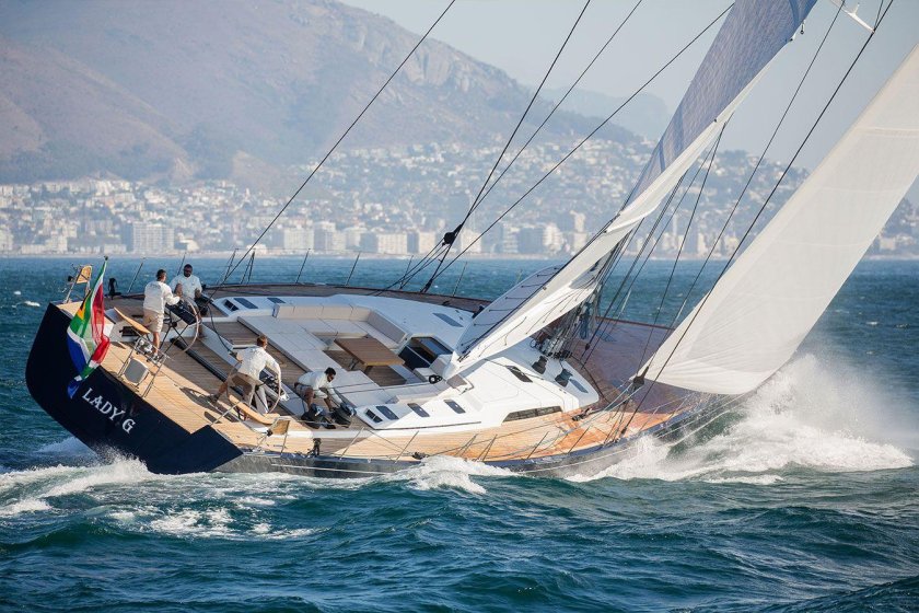 Парусная яхта Финикия