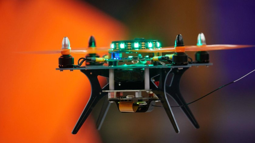 Дрон квадрокоптер